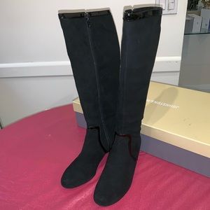 Johnston and Murphy elegant black suede boots